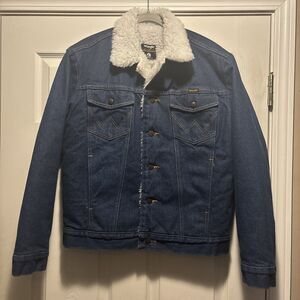 Wrangler Yellowstone Ranch Faux Sherpa Lined Denim Jacket Men’s Small EUC